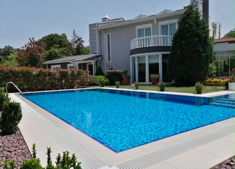 Mekanik tesisat ve pompa hattı bulunan teknik oda